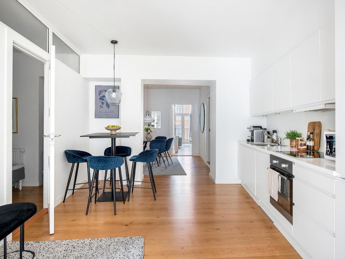 Sanders Leaves - Chic Three-Bedroom Apartment In Downtown 哥本哈根 外观 照片